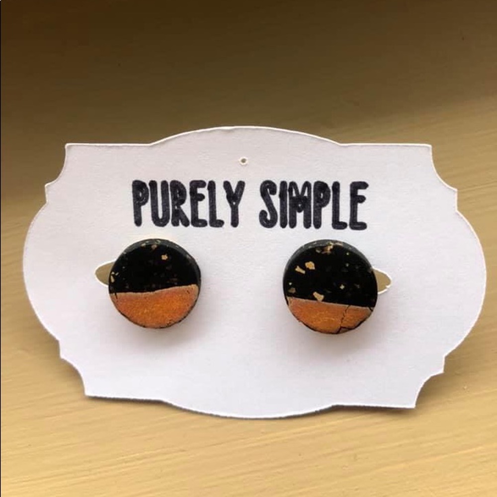 CLAY STUD EARRINGS